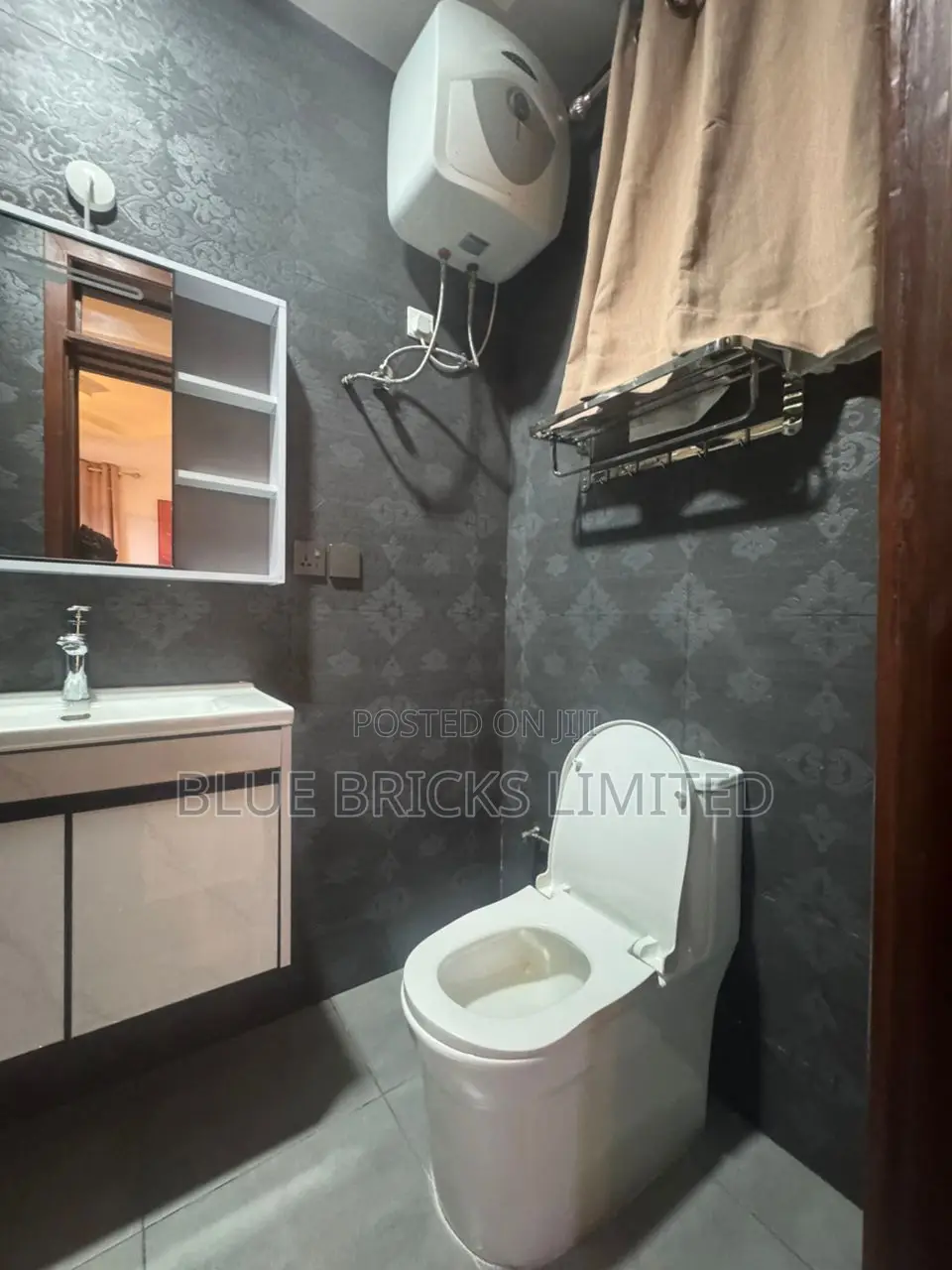 Furnished 3bdrm Apartment in Tseaddo, Trade Fair for rent