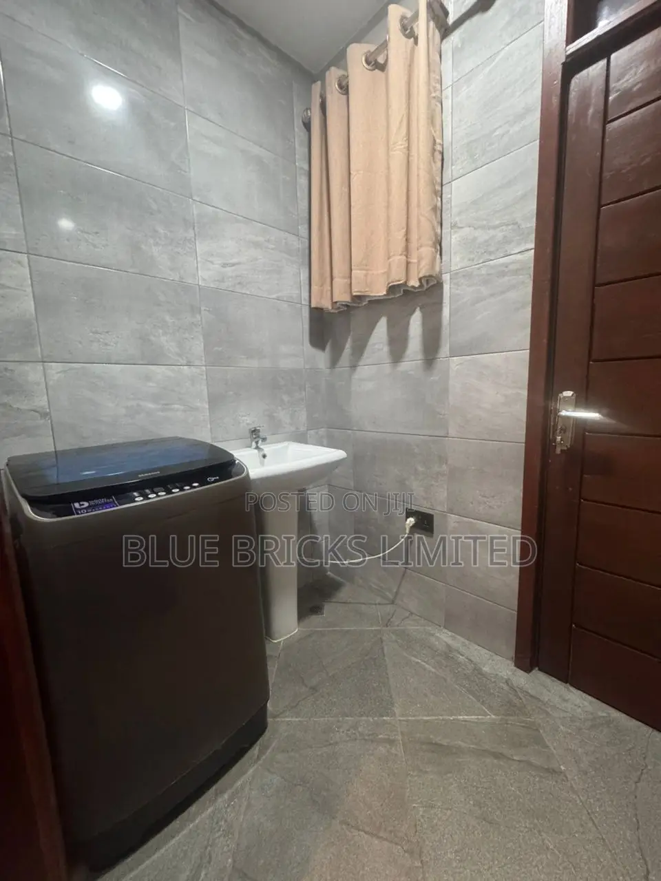 Furnished 3bdrm Apartment in Tseaddo, Trade Fair for rent