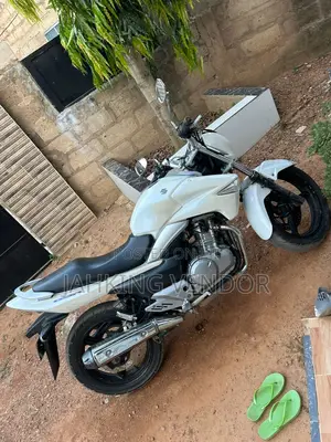 Suzuki GS 2018 White