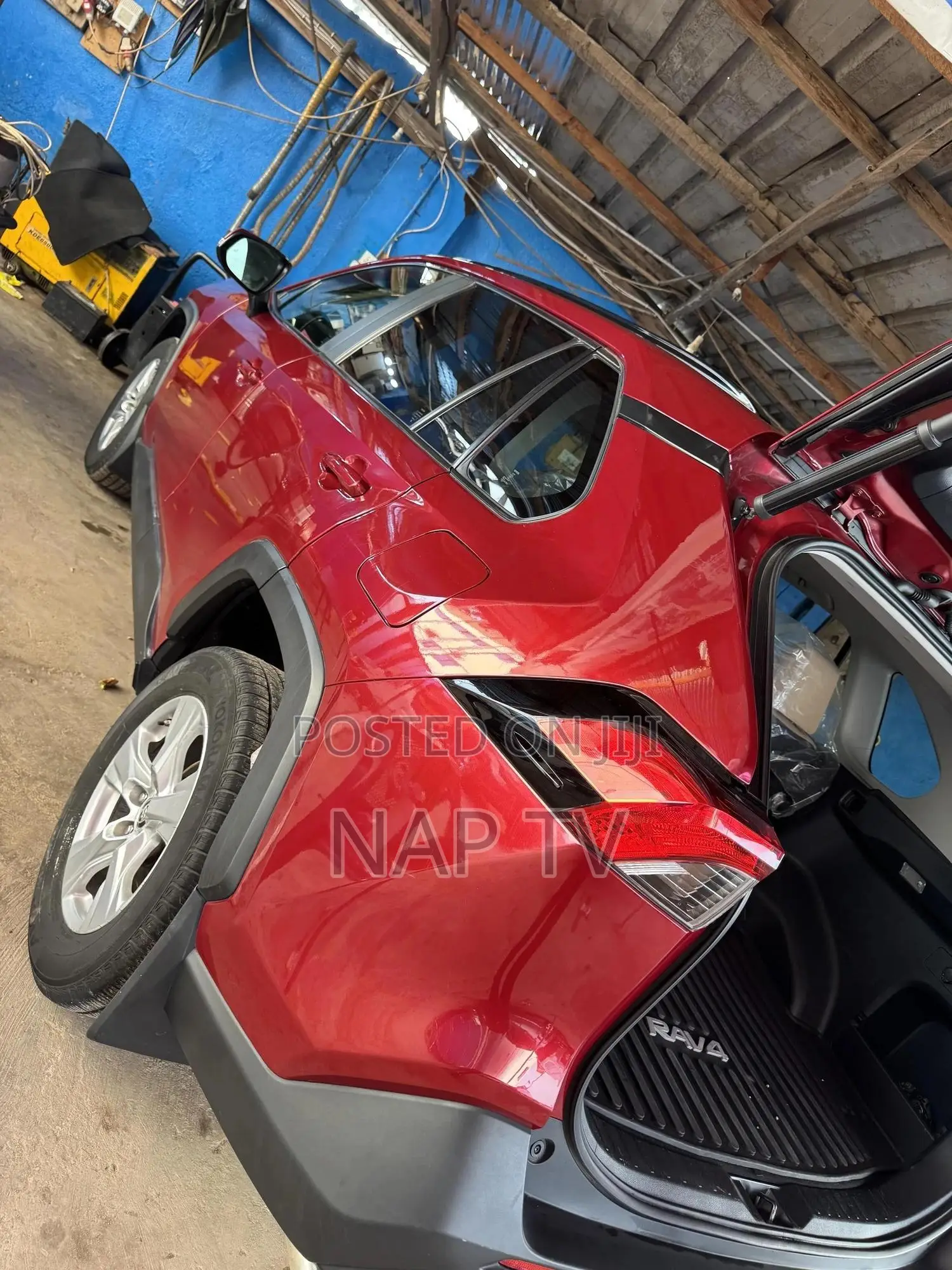 Toyota RAV4 XLE AWD 2019 Red