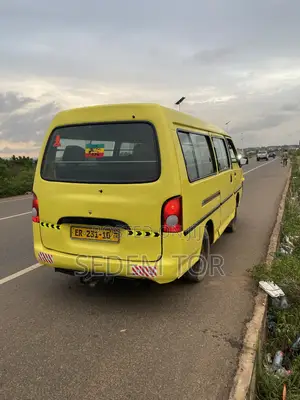 Hyundai H-100 2002 Yellow