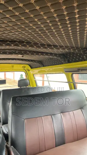 Hyundai H-100 2002 Yellow