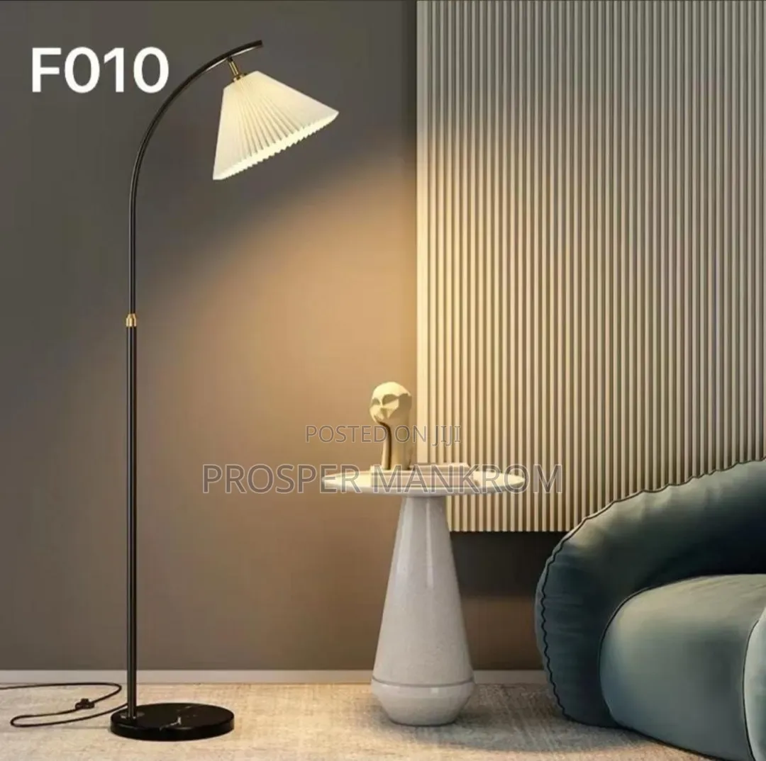 Lamp With Curve