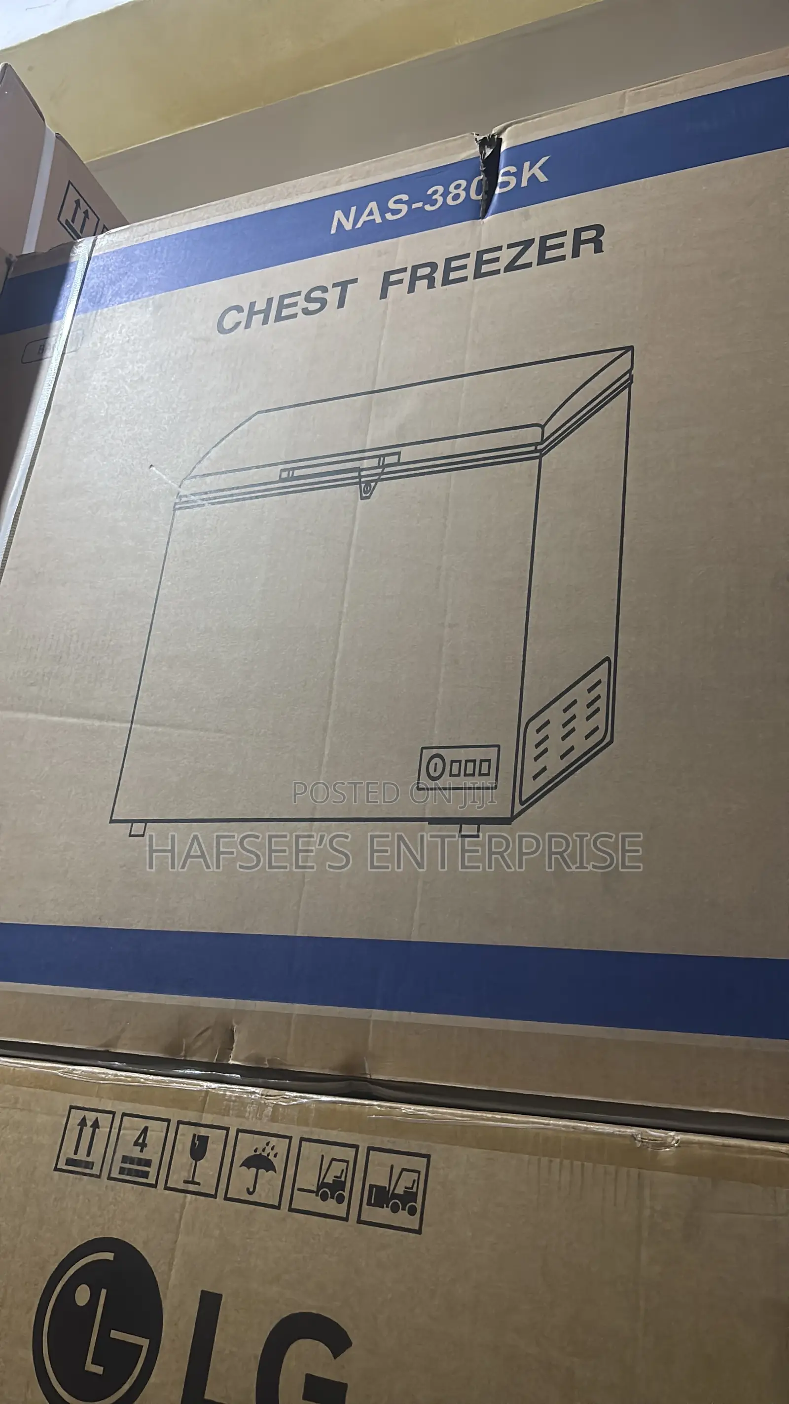 Nasco Chest Freezer 244 Liters