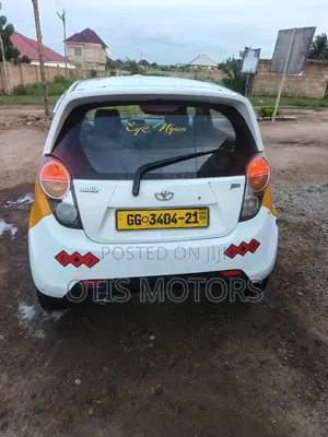 Chevrolet Spark Hatch LT 2011 White