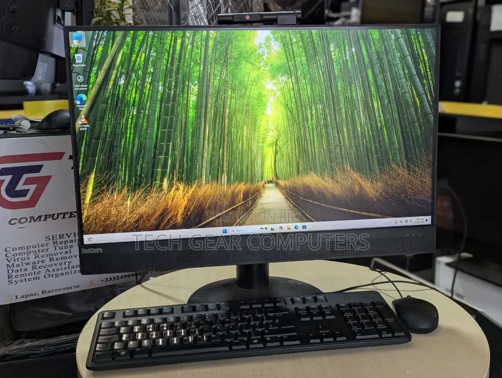 Lenovo ThinkCentre M810z AIO 8GB Intel Core i5 SSD 256GB