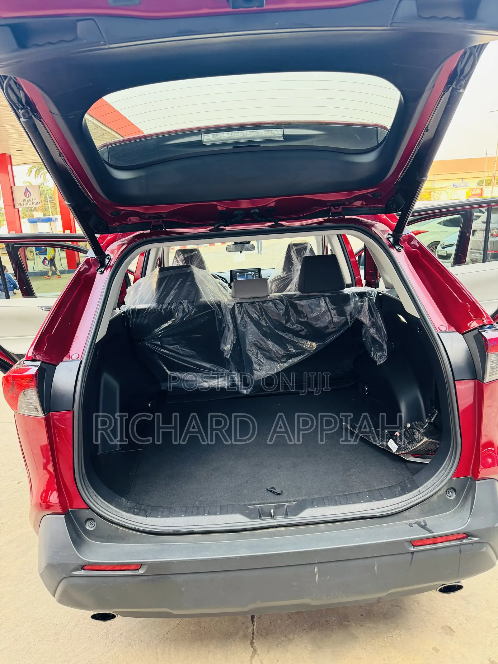 Toyota RAV4 XLE 2022 Red
