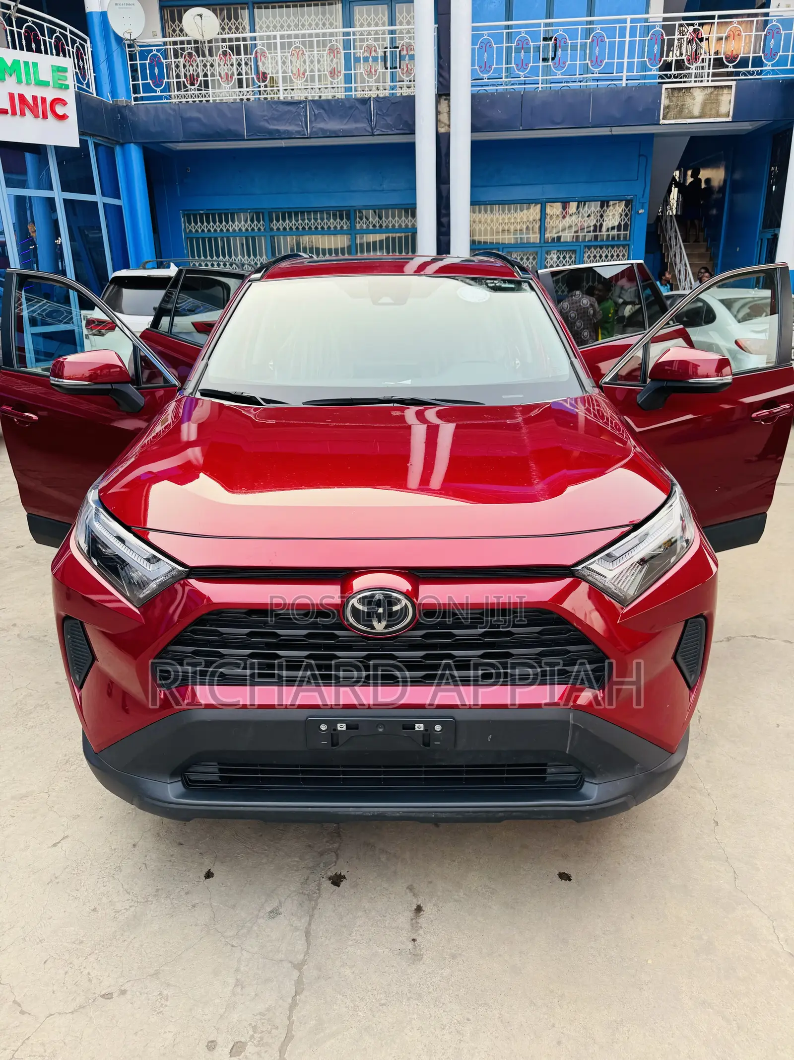 Toyota RAV4 XLE 2022 Red