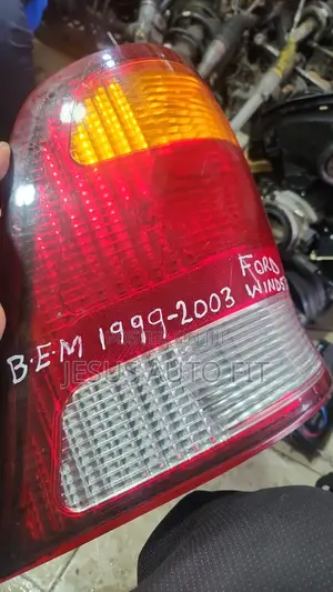 1999-2003 Ford Windstar Tail Light