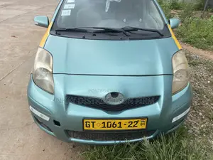 Toyota Vitz 1.5 FWD 5dr 2010 Green