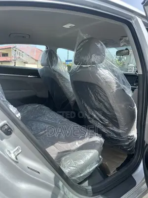 Hyundai Elantra 2019 Silver