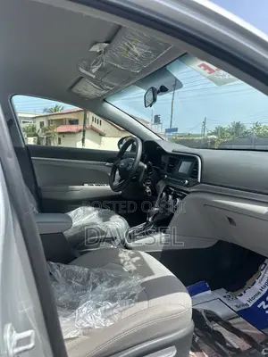 Hyundai Elantra 2019 Silver