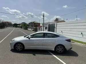 Hyundai Elantra 2019 Silver