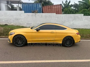 Mercedes-Benz C300 2016 Yellow