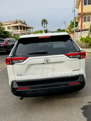 Toyota RAV4 XLE AWD 2020 White