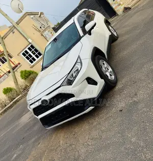 Toyota RAV4 XLE AWD 2020 White