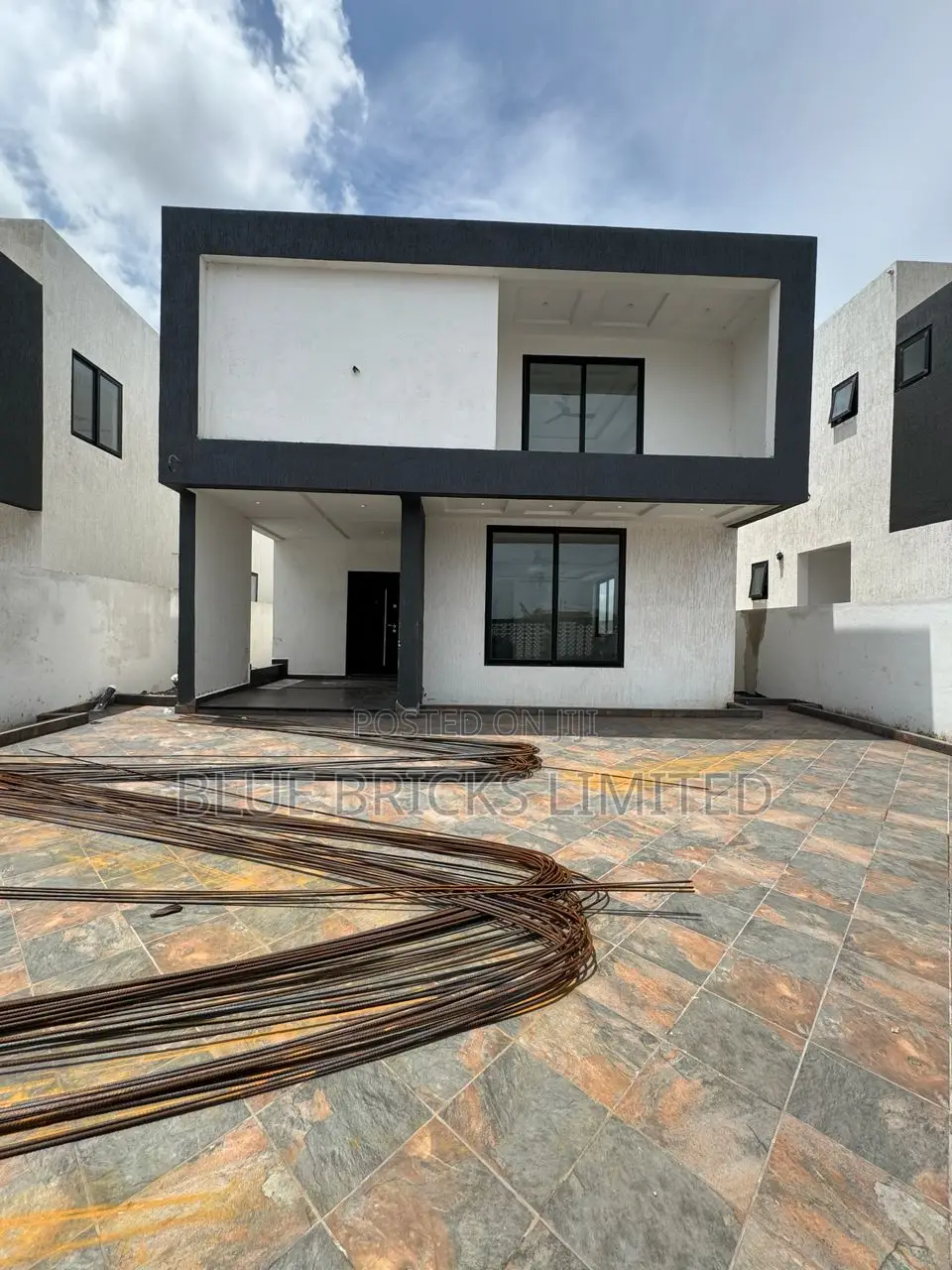 Furnished 4bdrm House in Manet for sale