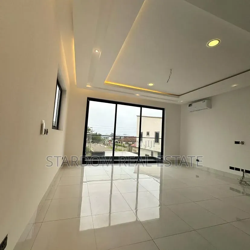 4bdrm Duplex in Shell Signboard, Coca Cola for sale