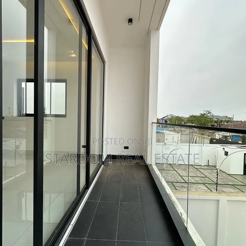 4bdrm Duplex in Shell Signboard, Coca Cola for sale