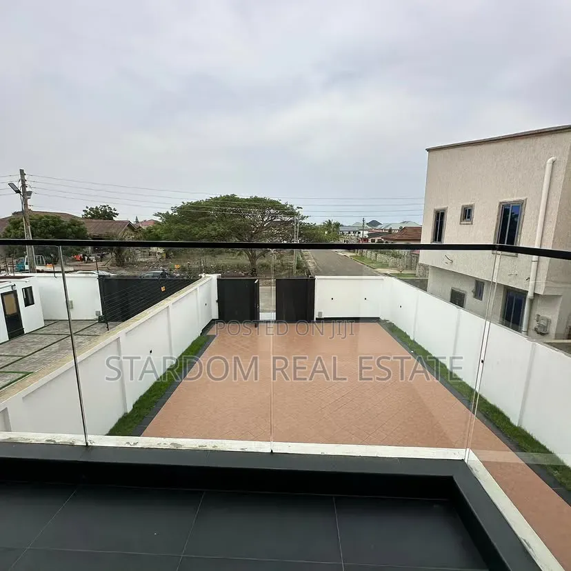 4bdrm Duplex in Shell Signboard, Coca Cola for sale