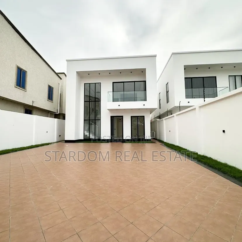 4bdrm Duplex in Shell Signboard, Coca Cola for sale