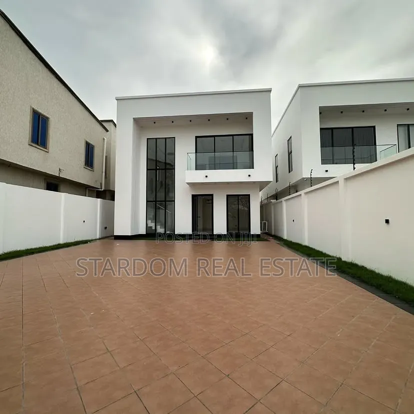 4bdrm Duplex in Shell Signboard, Coca Cola for sale
