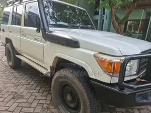 Toyota Land Cruiser 2013 Off white