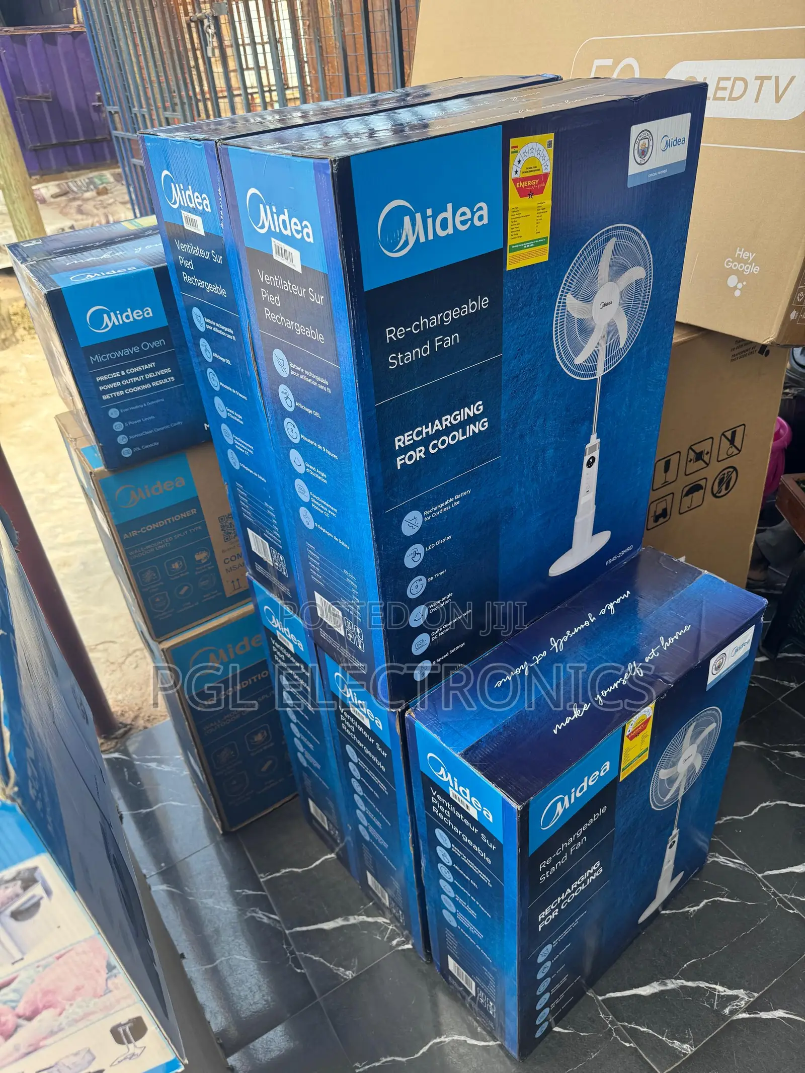 Midea 18" Midea Stand Fan Rechargeable 9 Speed Levels