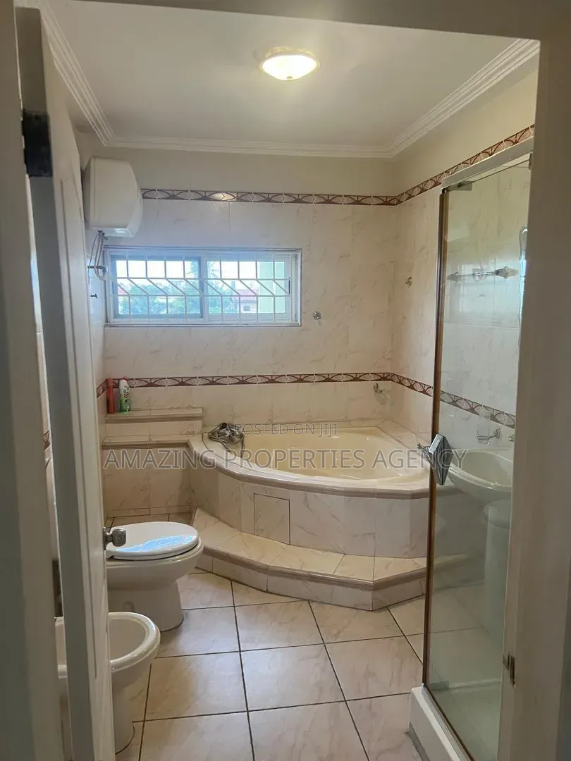 5bdrm House in Dzorwulu for sale
