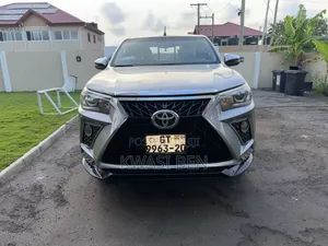 Toyota Hilux 2020 Gray