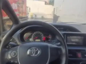 Toyota Noah 2015 Purple