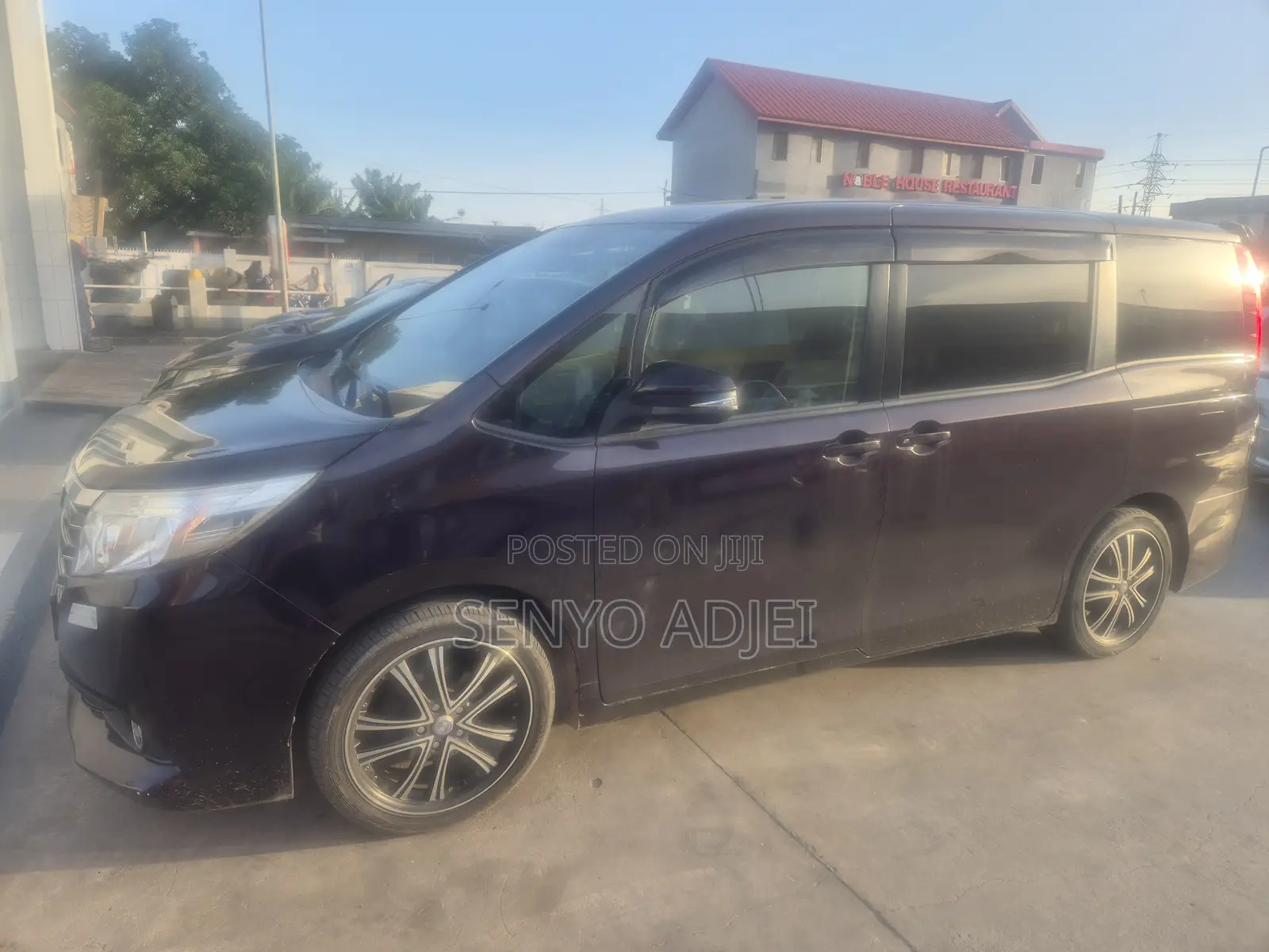 Toyota Noah 2015 Purple