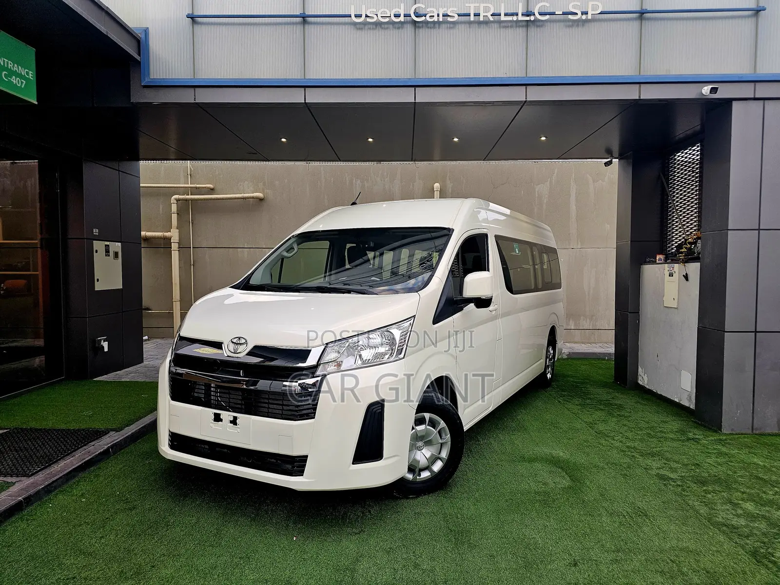 Toyota HiAce 2019 White