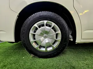 Toyota HiAce 2019 White