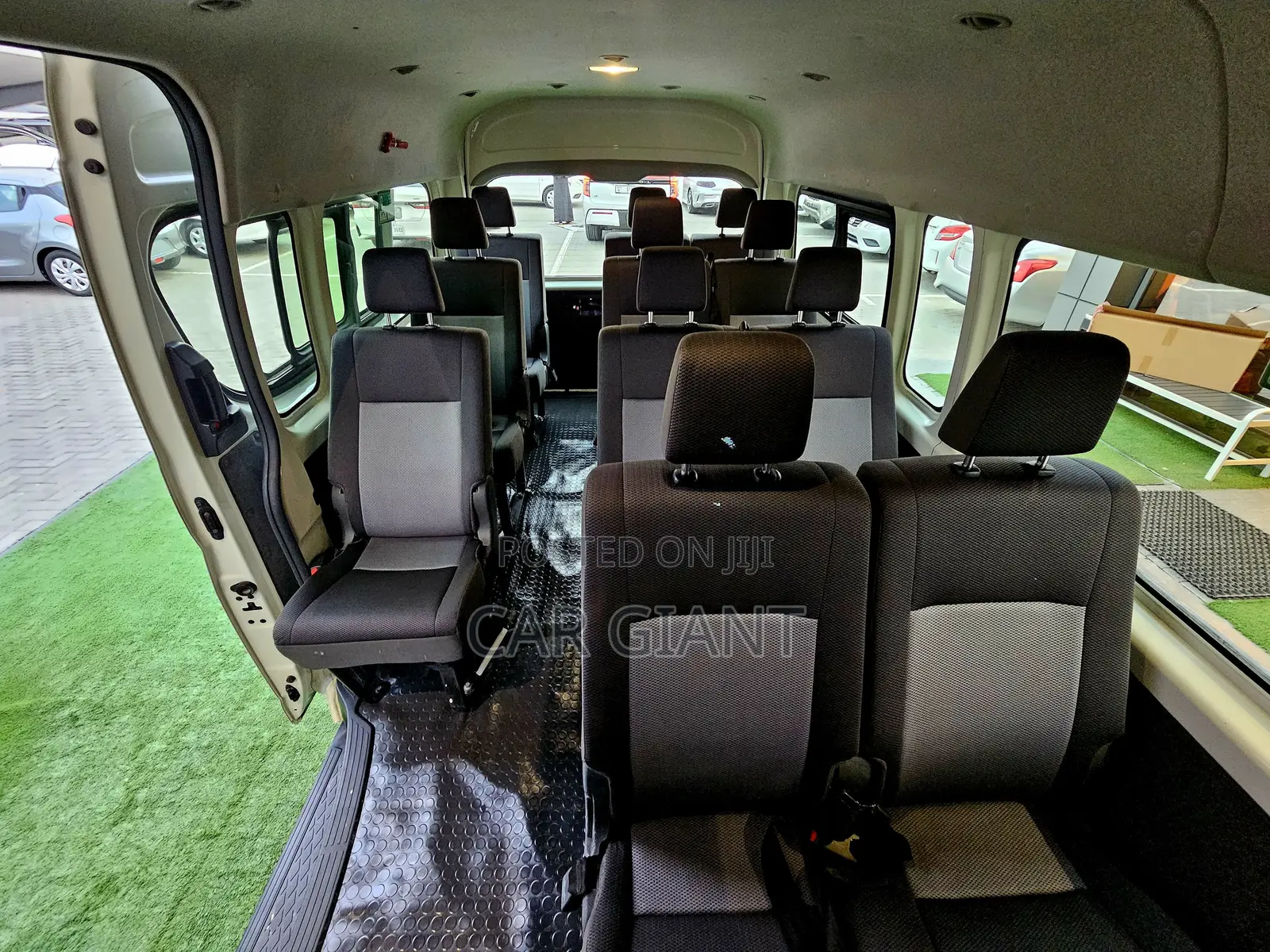 Toyota HiAce 2019 White