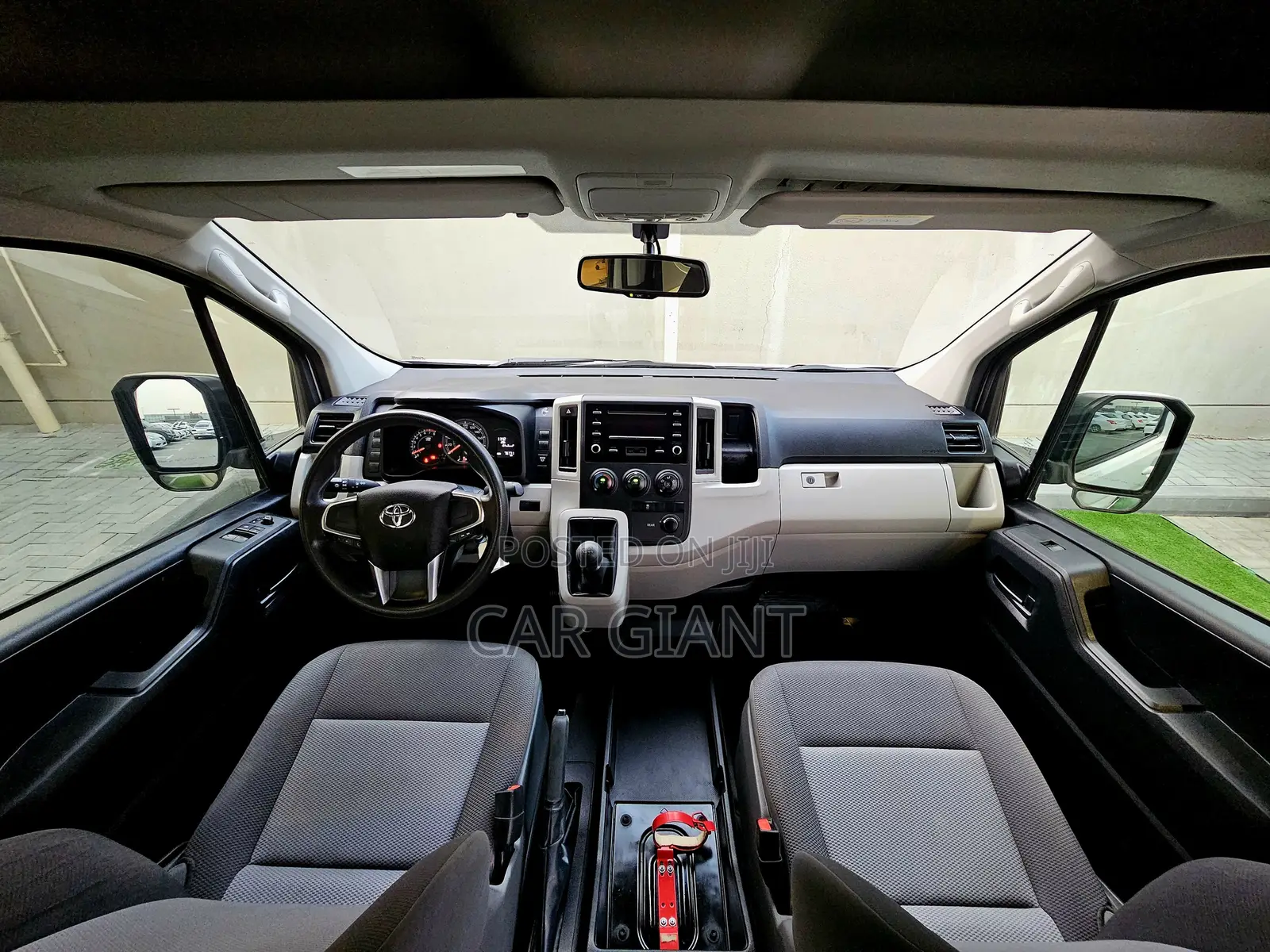 Toyota HiAce 2019 White