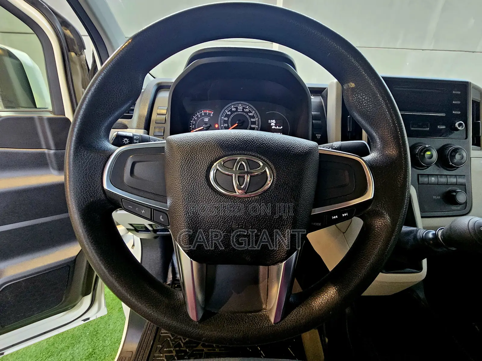 Toyota HiAce 2019 White