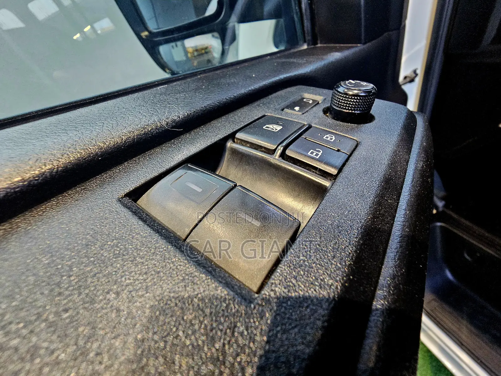 Toyota HiAce 2019 White