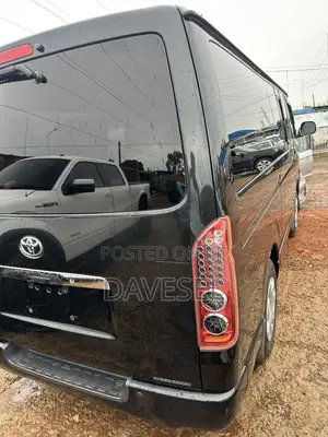 Toyota HiAce 2014 Black