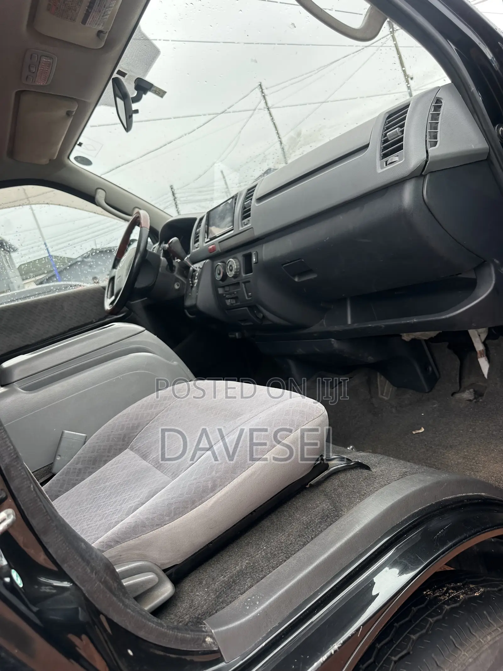 Toyota HiAce 2014 Black