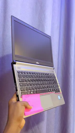 Laptop Fujitsu Lifebook E736 8GB Intel Core i5 HDD+SSD 256GB