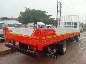 Hyundai 5ton( 8 Holes)