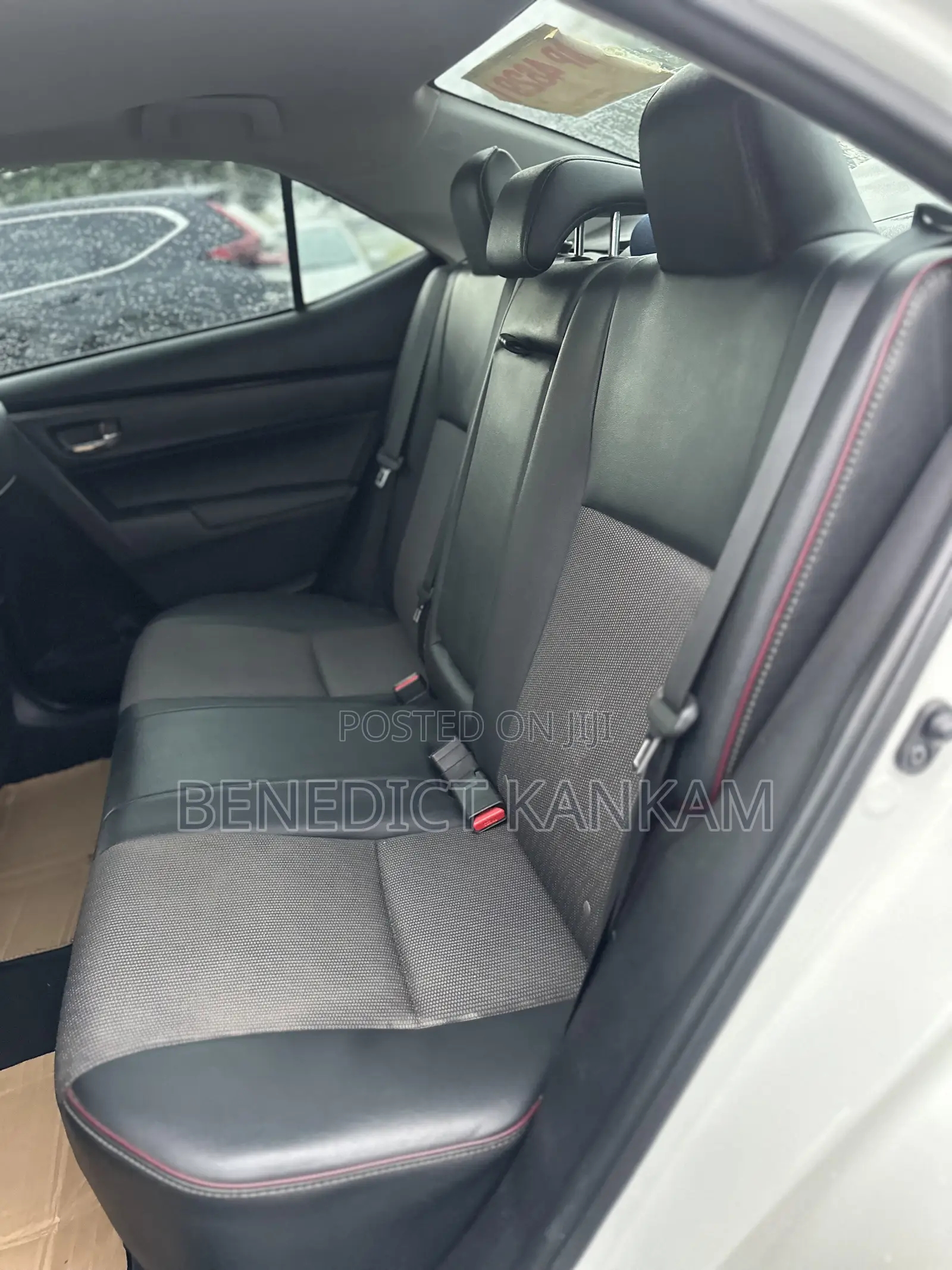Toyota Corolla SE Special Edition 4dr Sedan (1.8L 4cyl CVT) 2017 White