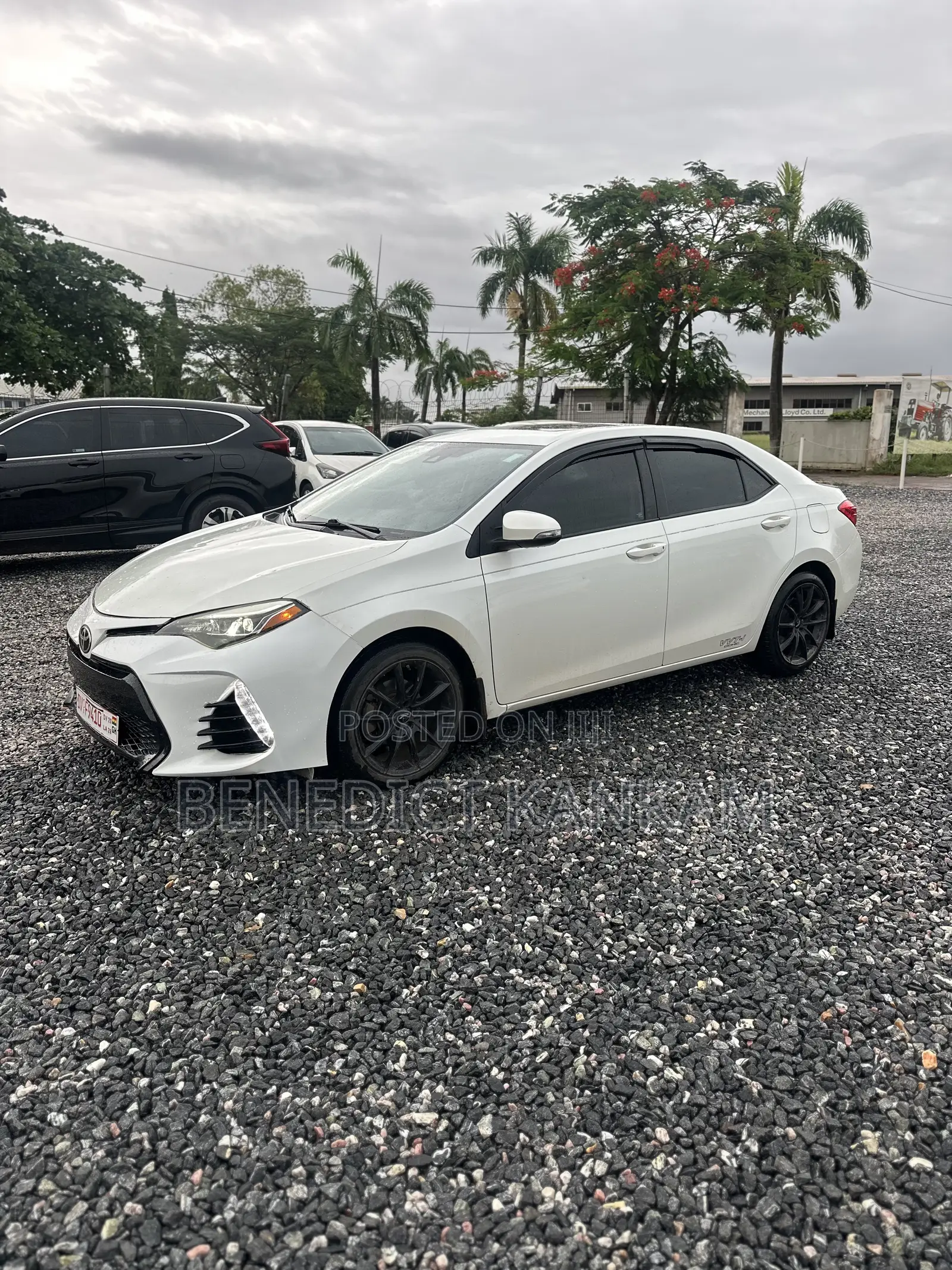 Toyota Corolla SE Special Edition 4dr Sedan (1.8L 4cyl CVT) 2017 White