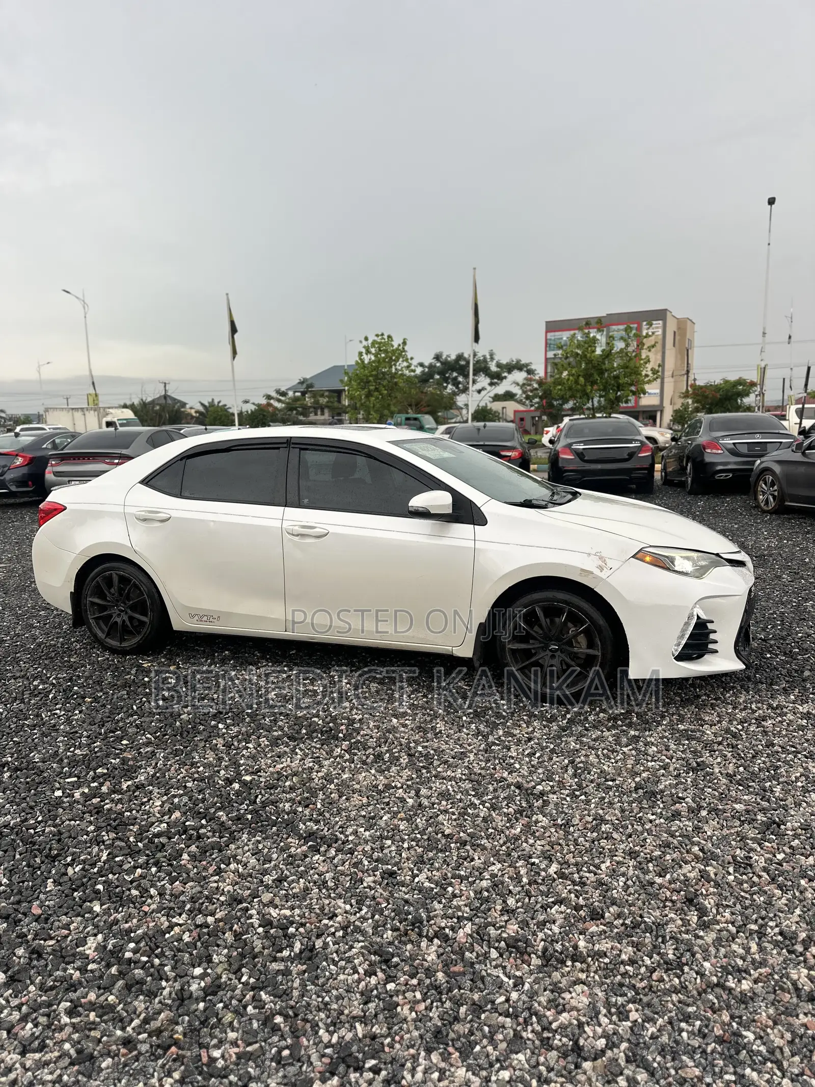 Toyota Corolla SE Special Edition 4dr Sedan (1.8L 4cyl CVT) 2017 White