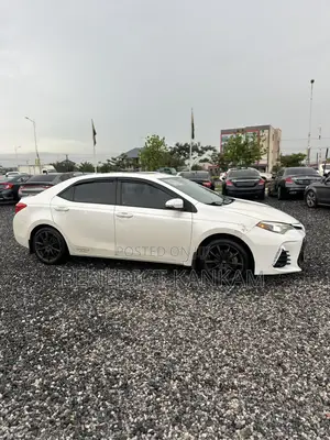 Toyota Corolla SE Special Edition 4dr Sedan (1.8L 4cyl CVT) 2017 White