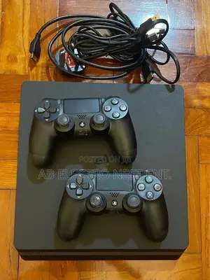 Neat Ps4 Slim With 4 Games Plus 2 Controllers
