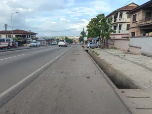 10bdrm House in Dechemso Kumasi for sale