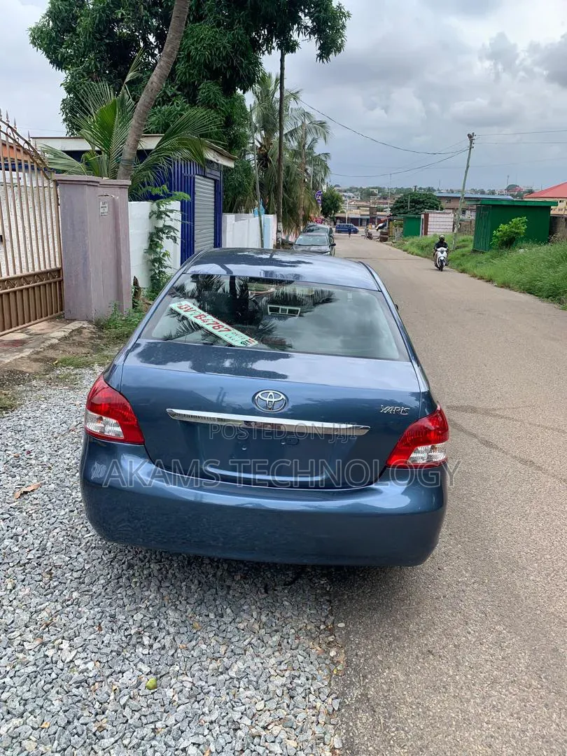 Toyota Yaris 2012 Gray