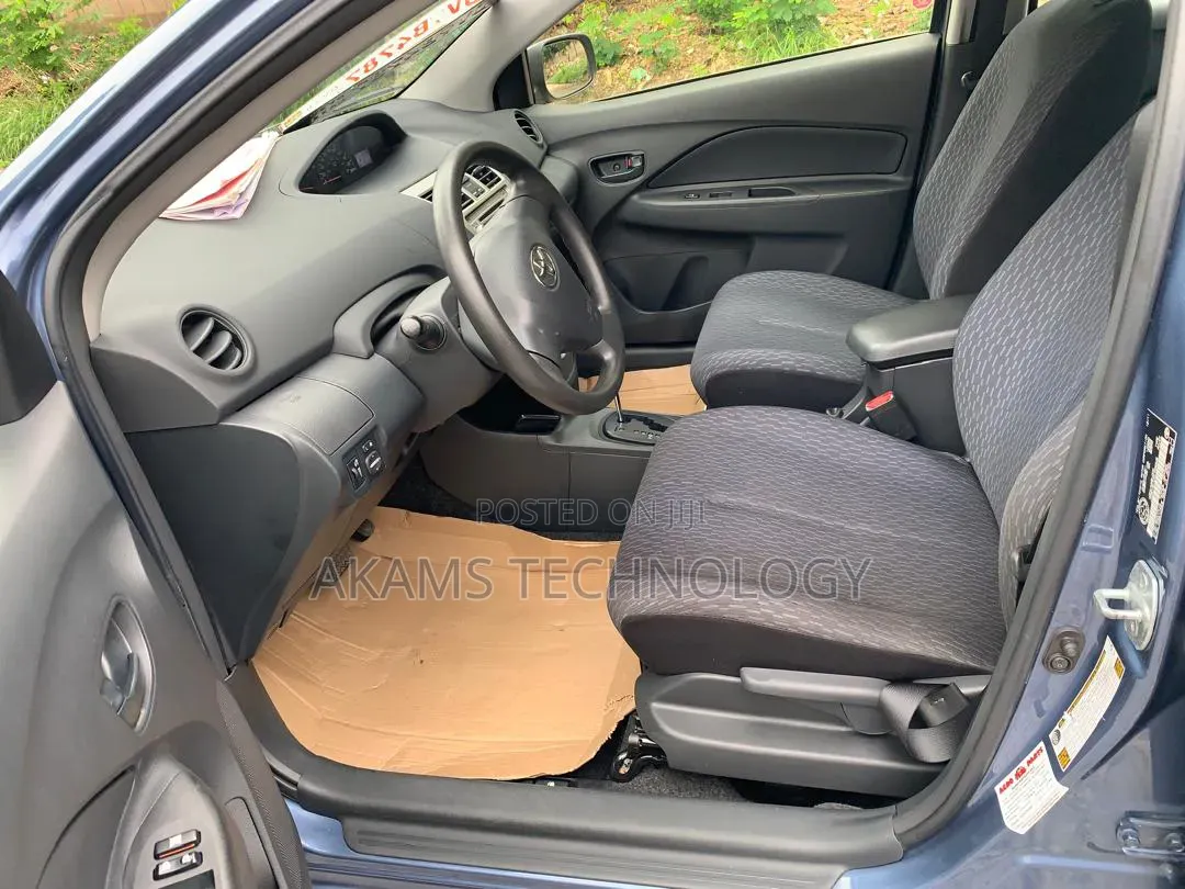 Toyota Yaris 2012 Gray